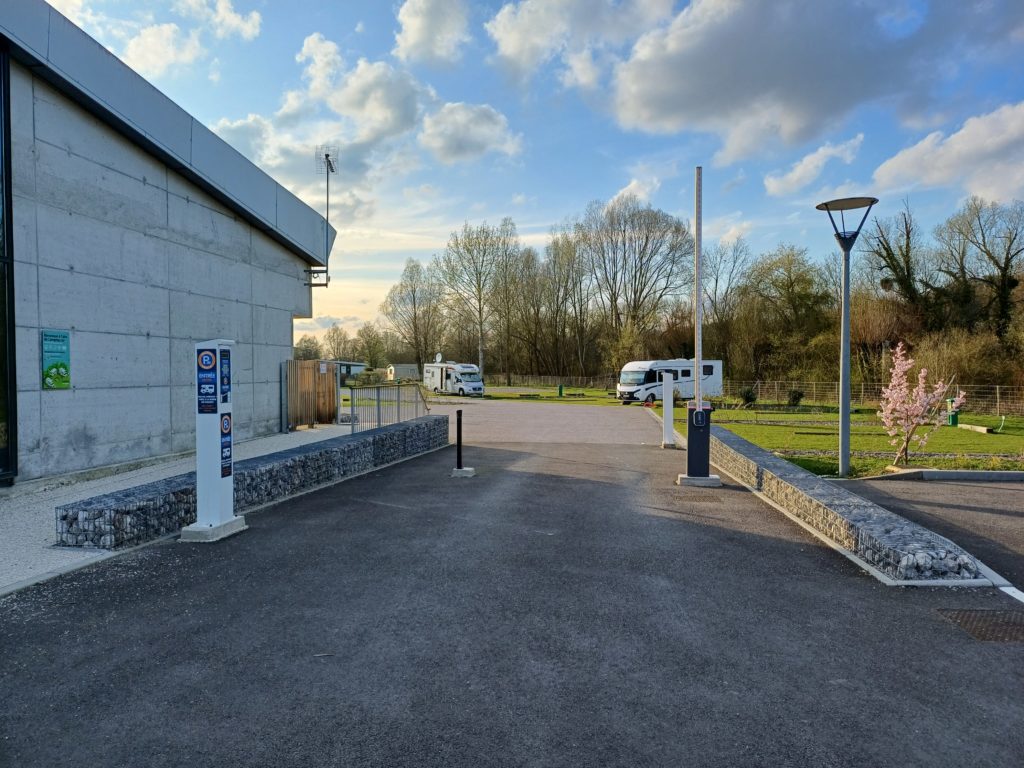 entrée de l'aire camping car